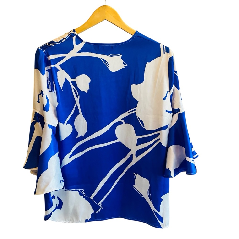 MING WANG NWT Blue White Abstract Print Silky Split Neck Ruffle Sleeve Blouse - Picture 2 of 8